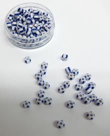 Glasperlen gestreift 5mmD weiss mit blau